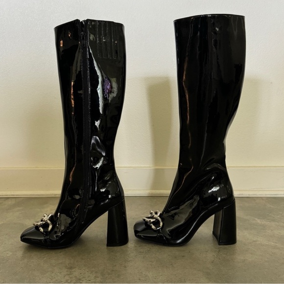 NWOT. Never been worn! Beautiful boots! Tall Patent leather boots! Silver chain! - Picture 4 of 8